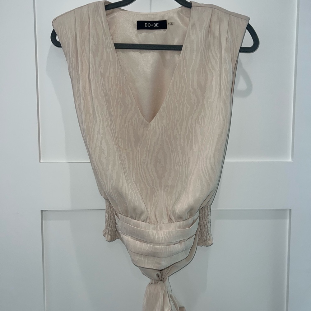 DO+BE Cream Textured Sleeveless Blouse
